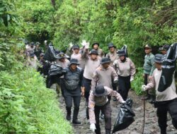 Gerakan Indonesia ASRI : Polres Magetan Gelar Korve di Jalur Pendakian Gunung Lawu