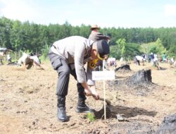 Polres Bondowoso Turut Tanam 1.000 Pohon Gerakan Sedekah Oksigen HPN 2026