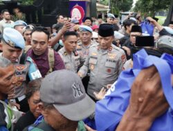 Ramadan Berkah, Kapolda Jatim Berbagi Takjil dan Buka Puasa Bersama Elemen Masyarakat