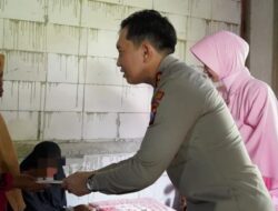 Polri Untuk Masyarakat : Kapolres Bojonegoro Beri Bantuan Anak  Difabel