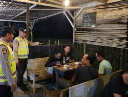 Patroli Dialogis, Anggota Polsek Widang Sosialisasikan Call Center 110