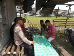 Beri rasa aman kepada Karyawan dan Pembeli, Polisi Polsek Kenduruan Polres Tuban Gelar Patroli di Alfamart