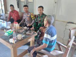 Jalin Sinergi Anggota Bhabinkamtibmas Polsek Senori Polres Tuban Polda Jatim Bersama Babinsa Melaksanakan Sambang ke Tokoh Masyarakat
