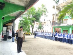 Program Police Go To School Kanit Binmas Polsek Senori Polres Tuban Polda Jatim Menjadi Pembina Upacara di MA Al Hasaniyah Desa Sendang