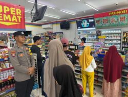 Patroli Sambang di Minimarket Bhabinkamtibmas Polsek Senori Polres Tuban Polda Jatim Ciptakan Rasa Aman Dan Antisipasi Tindak Premanisme