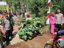 Polres Trenggalek Bangun Jembatan Merah Putih Presisi Penggerak Ekonomi Desa