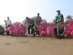 Ecology Policing : Polres Trenggalek Tanam Mangrove dan Lepas Liarkan Ratusan Tukik