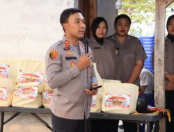 Atasi Kekeringan, Polres Ngawi Bangun Sumur Bor Presisi dan Bagikan Bansos di Kasreman