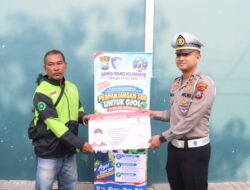 Sambut Hari Lalu Lintas Bhayangkara ke-71,Polres Mojokerto Berbagi Sembako Hingga SIM Gratis untuk Driver Ojol